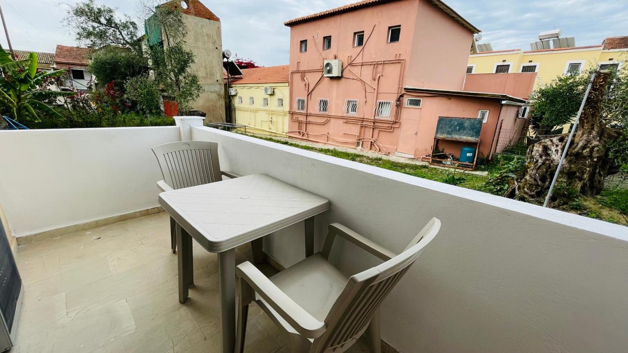 Full House Kavos Otel Dış mekan fotoğraf